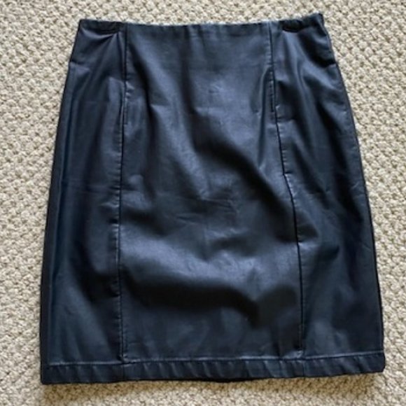 Forever 21 Dresses & Skirts - Vintage FOREVER 21 *SEXY Mini BLACK Vegan LEATHER (Pleather) SKIRT*kick pleat*XS